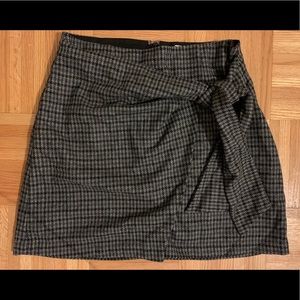 SOLD - Wilfred wrap skirt size 8 (aritzia)